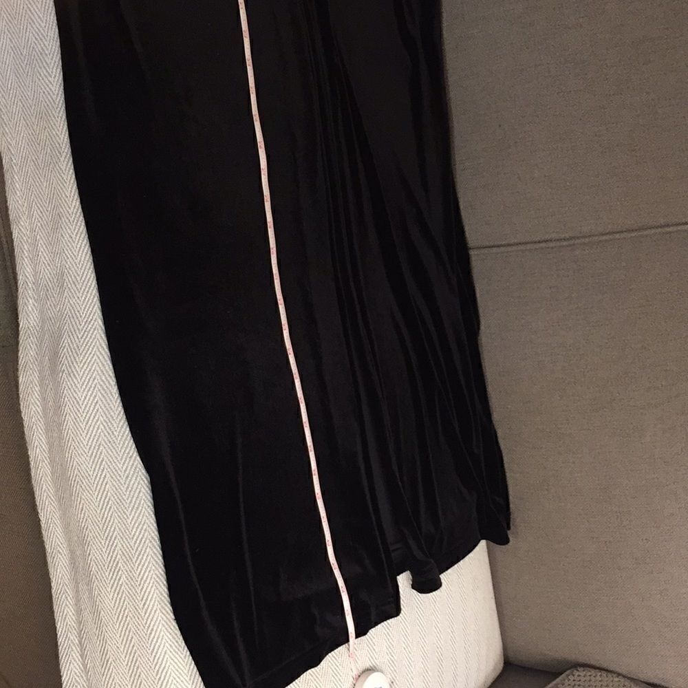 VINTAGE BLACK Velvet Robe  Large, Susan Lawrence, Pit to Pit 23”Preworn - Picture 10 of 14